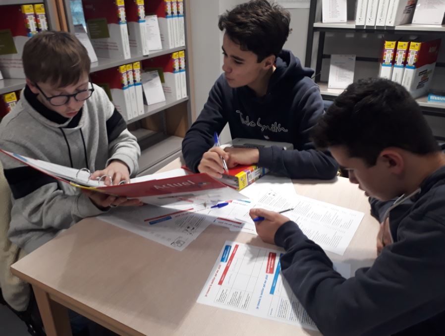 LES 3èmes C INVITES A LA STRUCTURE D'INFORMATION JEUNESSE DE PLOUGASTEL