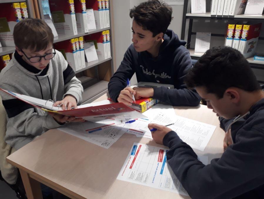 LES 3èmes C INVITES A LA STRUCTURE D'INFORMATION JEUNESSE DE PLOUGASTEL